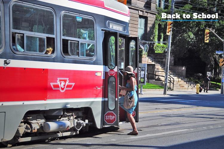 Photo of streetcar on College Street