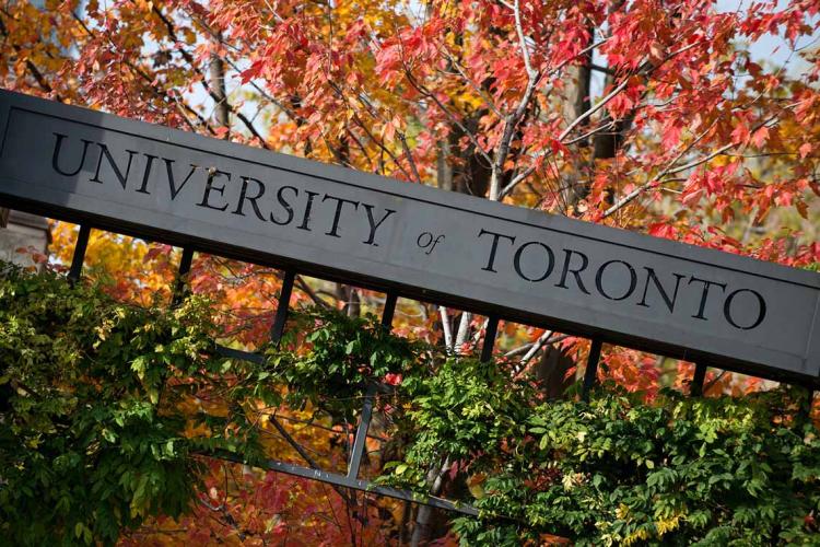 Photo of U of T sign in fall