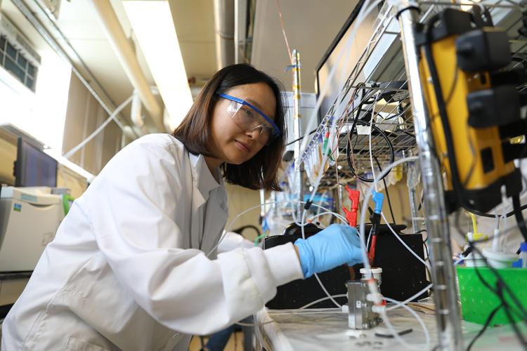 Photo of researcher Geonhui Lee in the lab