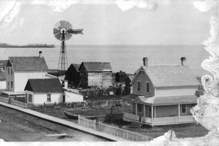 A photo of the east side of First Avenue in Gimli, Manitoba