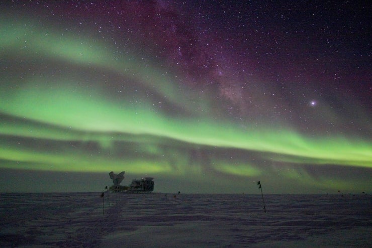 Glimpses of the South Pole sky through U of T astronomer's lens ...