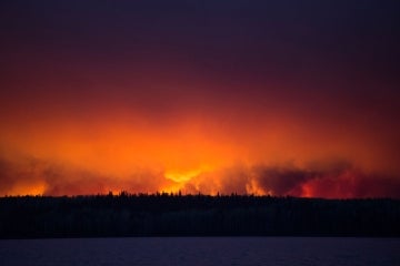 photo of fire on horizon at Fort McMurray