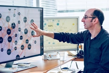 Gary Bader shows a screen from Cytoscape showing how the software works